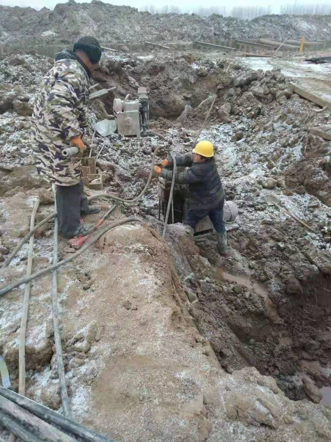 静压注浆法静压注浆也叫做劈裂灌浆.