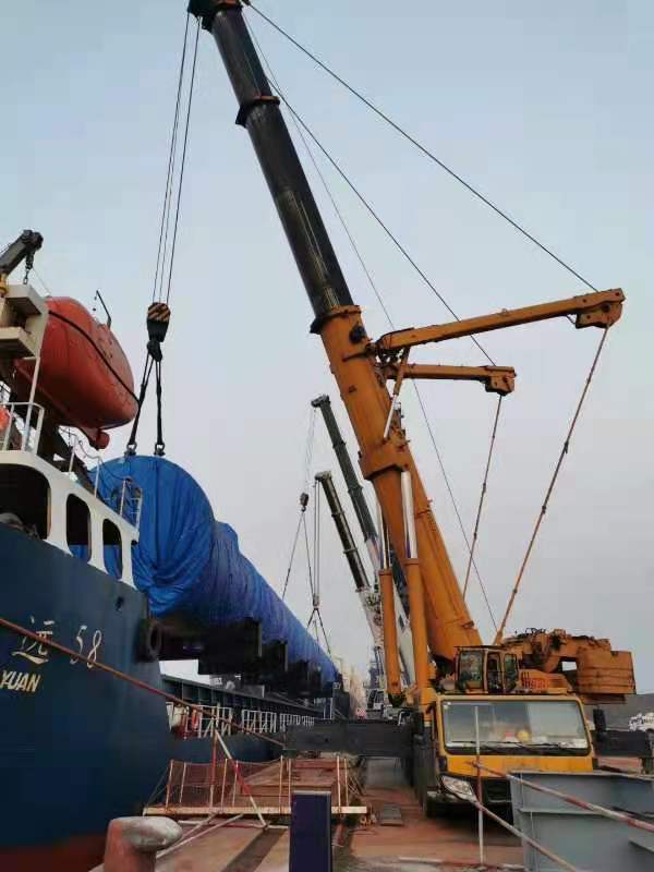 正规130吨吊车-山东诚泽货物装卸